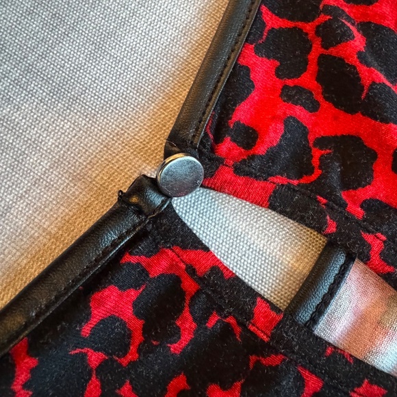 Cleo Petites Red & Black Animal Print Top XL w/ Faux Leather Trim Long Sleeve - Picture 2 of 13
